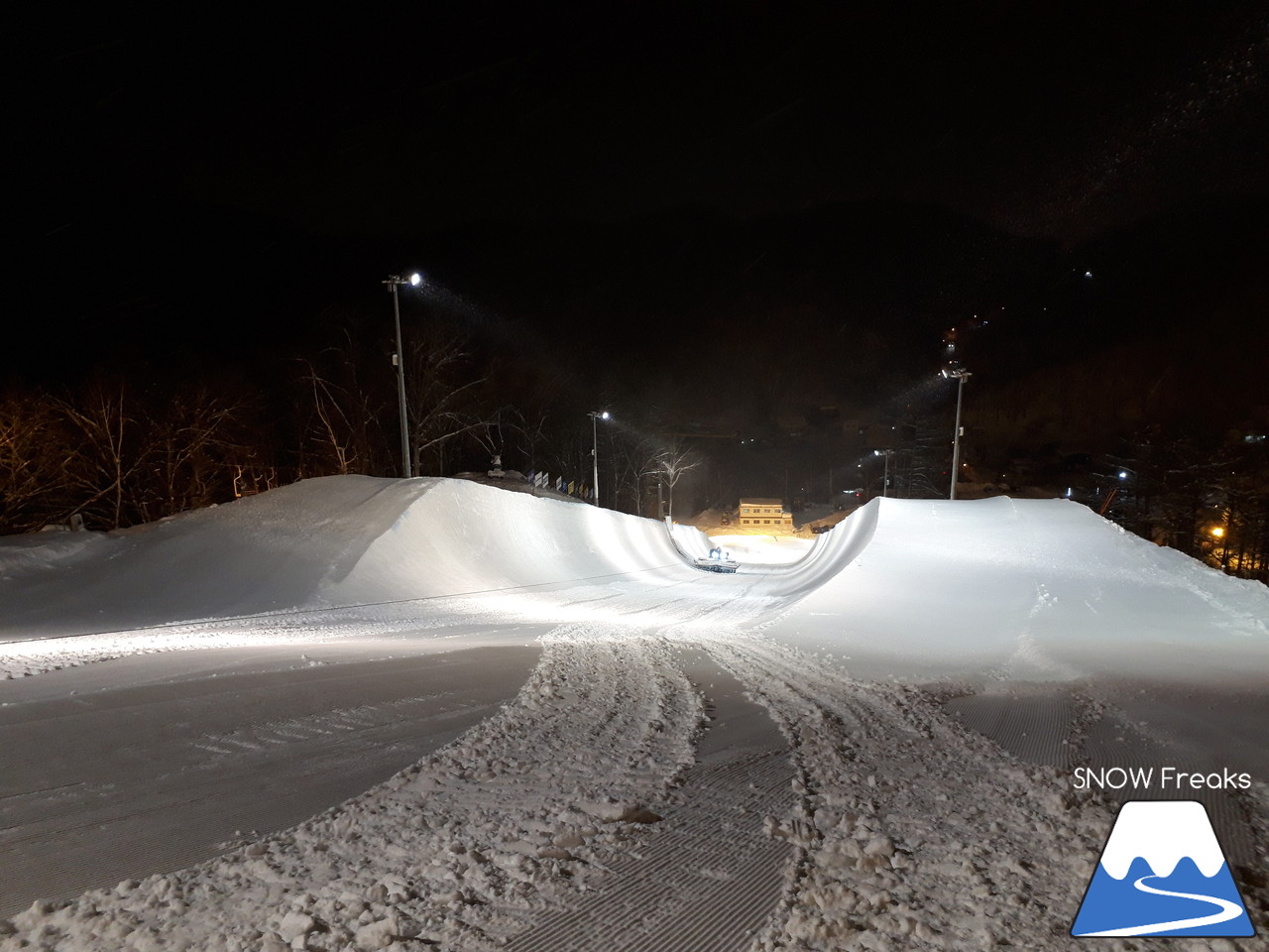 さっぽろばんけいスキー場　連日の降雪でコンディション良好な ban.Kで、Mt.石井スポーツ / b.c.map『VECTORGLIDEライダー・浅川誠とナイターセッション！』開催☆ 